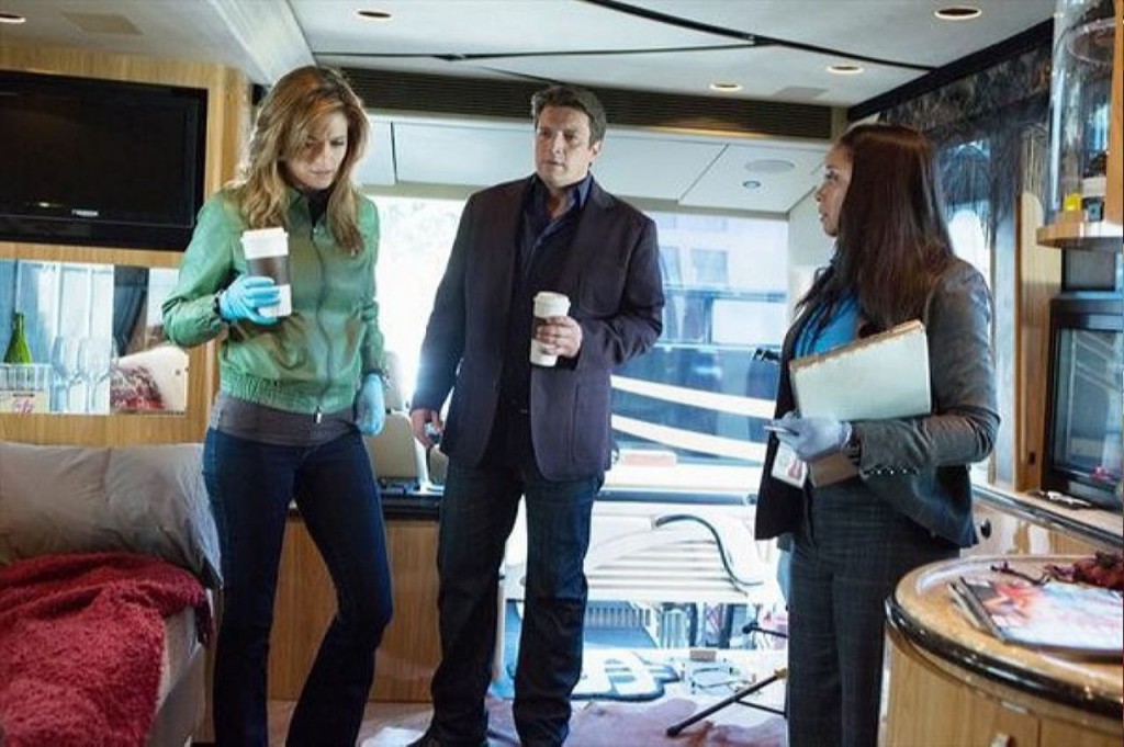 Beckett (Stana Katic), Lanie (Tamala Jones) et Castle (Nathan Fillion).