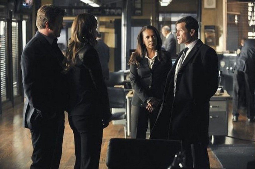 L'agent Harris (Dylan Walsh) vient aider l'équipe du 12e dans une enquête.