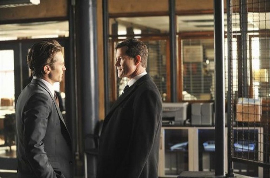 L'agent Harris (Dylan Walsh) et le détective Ryan (Seamus Dever).