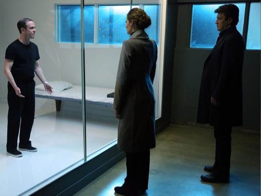 Leopold Malloy (Sean Whalen) répond aux questions de Beckett (Stana Katic) et Castle (Nathan Fillion).