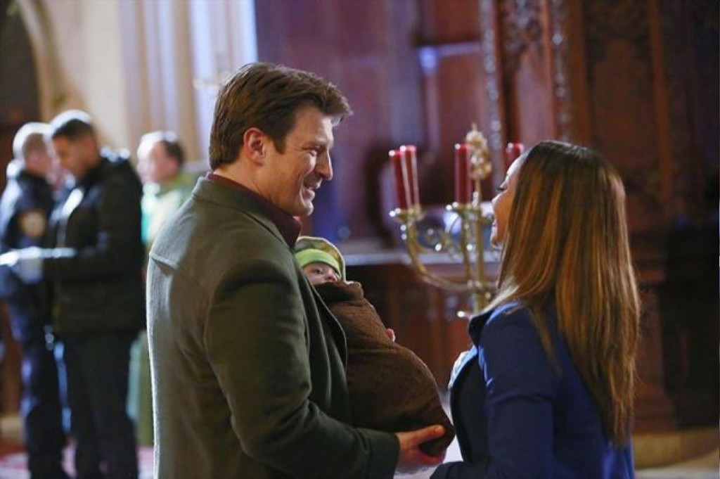 Rick (Nathan Fillion) et Lanie (Tamala Jones) discute du bébé retrouvé.