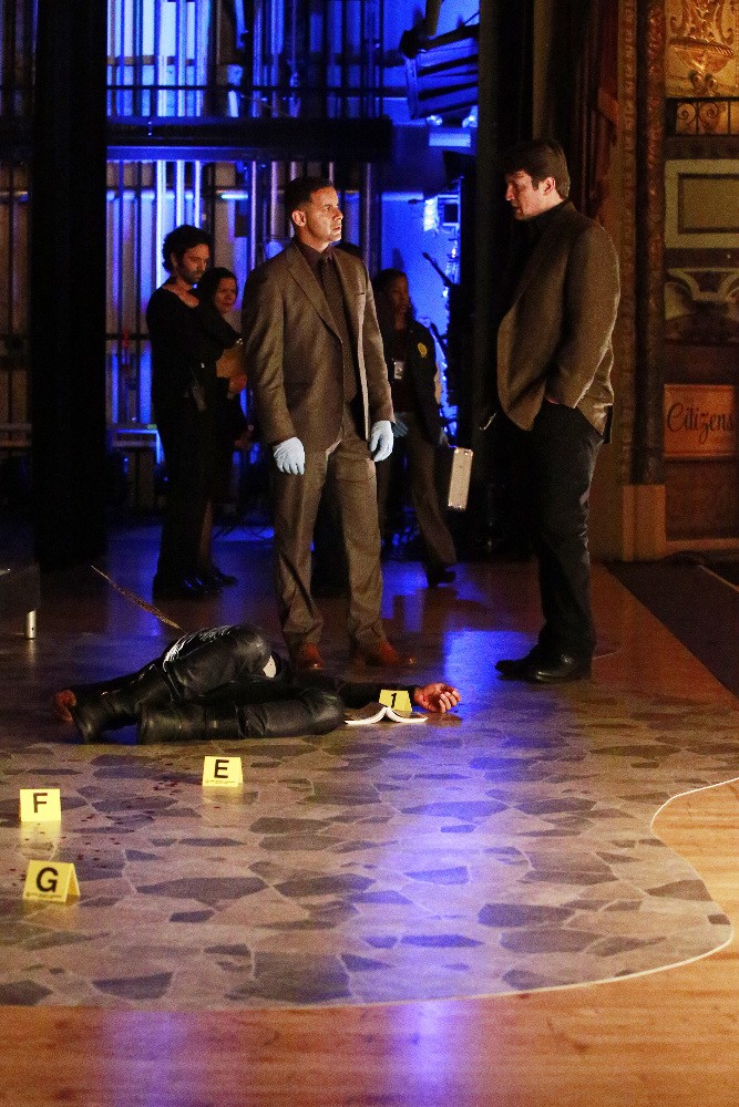 Quelle théorie l'écrivain Rick Castle (Nathan Fillion) peut-il expliquer au détective Javier Esposito?