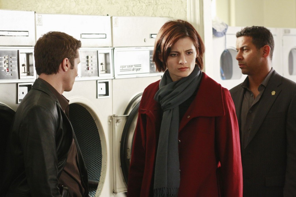Kate Beckett (Stana Katic), Javier Esposito (Jon Huertas) et Kevin Ryan (Seamus Dever) analysent la situation.