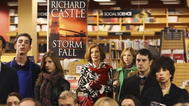 Martha Rodgers (Susan Sullivan) et Alexis Castle (Molly Quinn) assiste à la lecture de Rick Castle. 