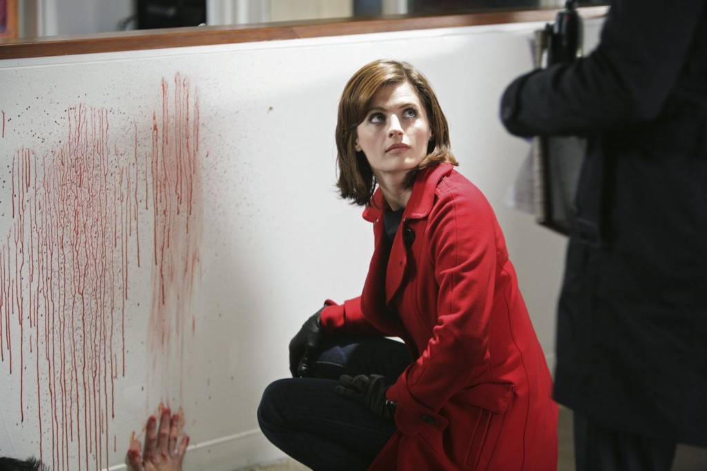 Kate Beckett (Stana Katic) sur la scène de crime.