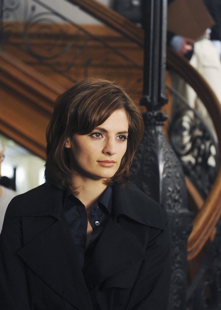 Stana Katic prête ses traits au lieutenant détective Kate Beckett, muse de l'auteur Rick Castle.