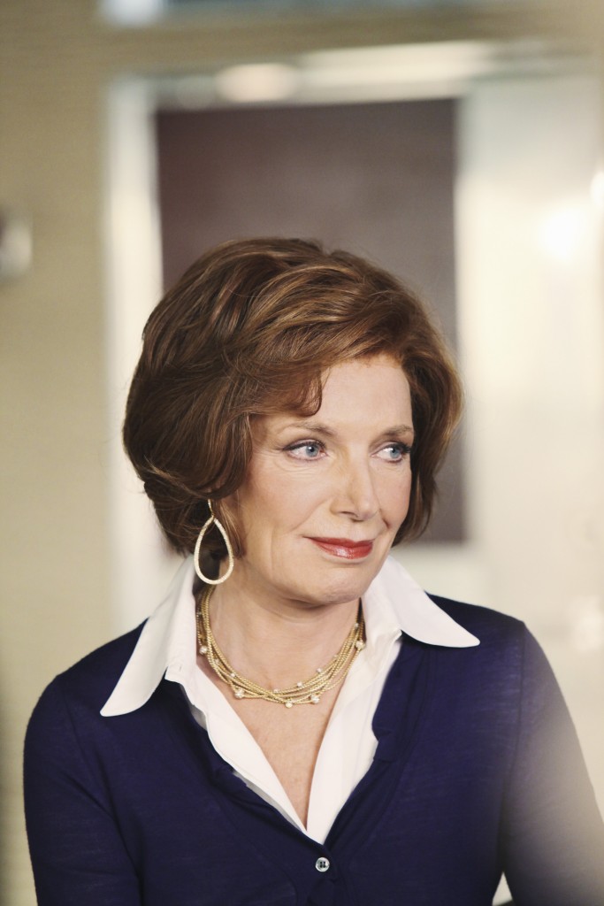 Susan Sullivan prête ses traits à Martha, la mère de Rick Castle.