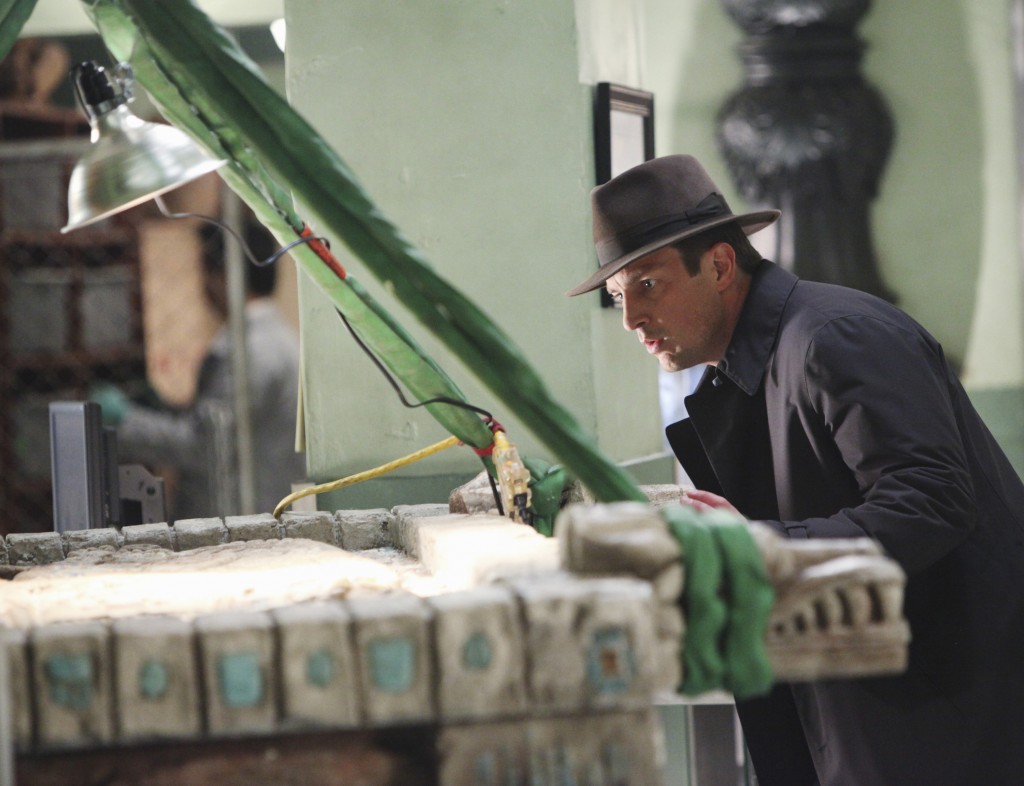 Rick (Nathan Fillion) joue les Indiana Jones au musée.