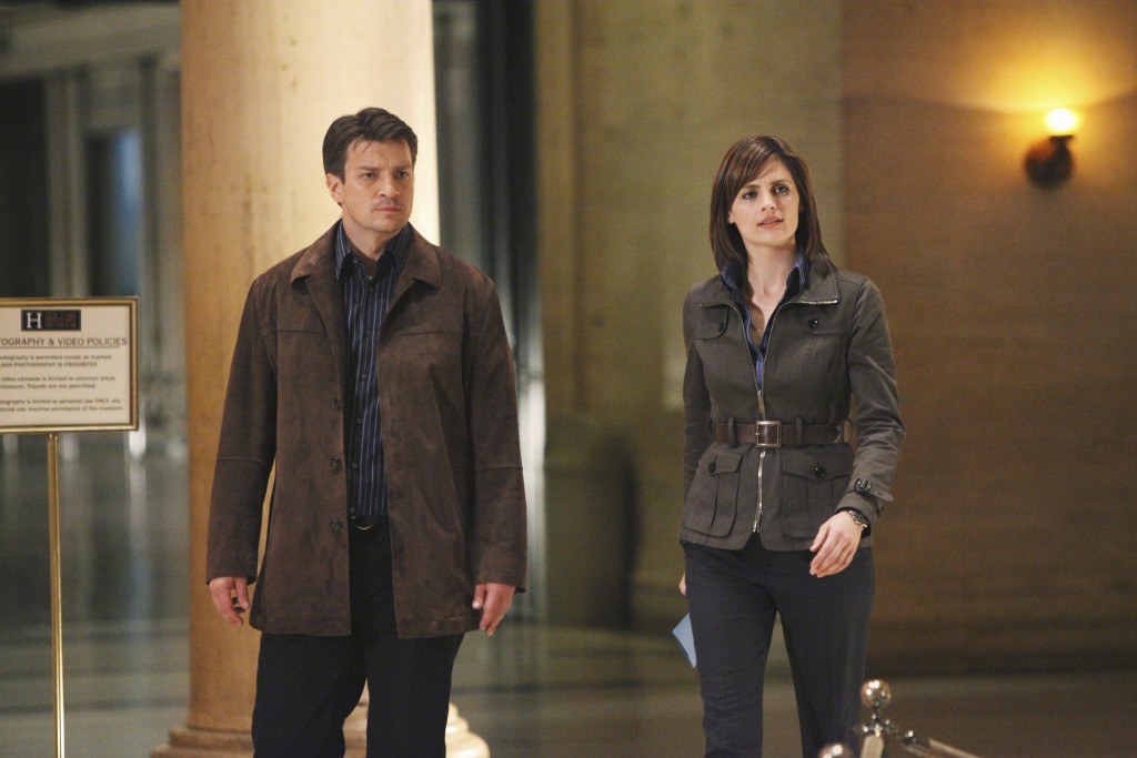 Une enquête amène Kate Beckett (Stana Katic) et Rick Castle (Nathan Fillion) au musée.