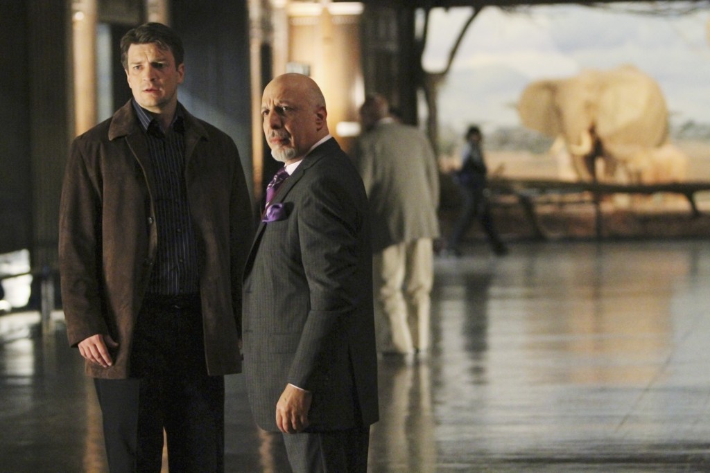 Castle (Nathan Fillion) et Rupert Bentley (Erick Avari) tentent de comprendre le meurtre survenu au musée.