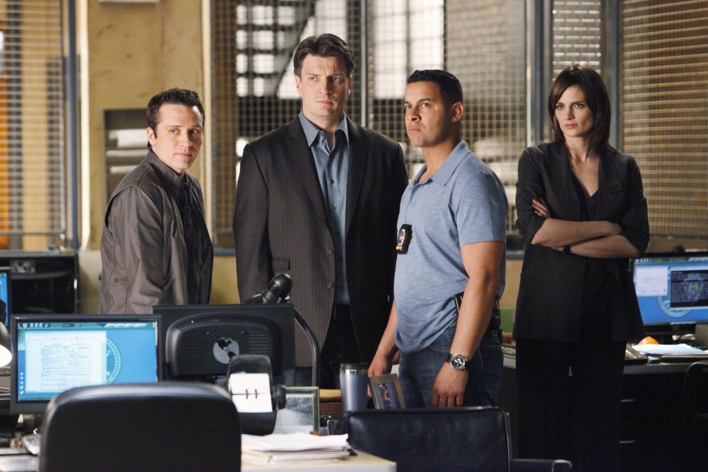 Les enquêteurs Javier Esposito (Jon Huertas), Kate Beckett (Stana Katic) et Kevin Ryan (Seamus Dever) et l'écrivain Richard Castle (Nathan Fillion).