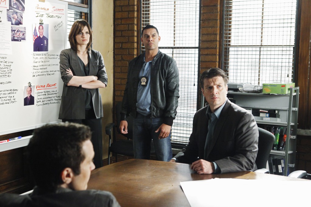 Les enquêteurs Javier Esposito (Jon Huertas), Kate Beckett (Stana Katic) et Kevin Ryan (Seamus Dever) et l'écrivain Richard Castle (Nathan Fillion).