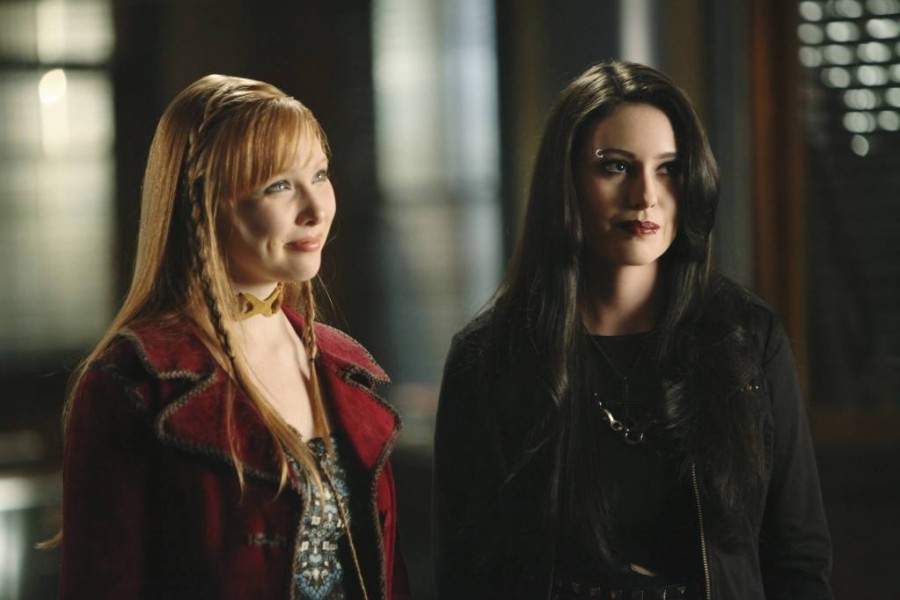 Alexis (Molly C. Quinn) et son amie Gracie (Jillian Clare).