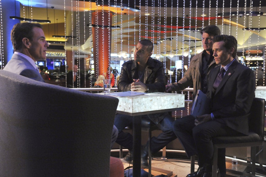 Charlie Turner (Richard Burgi) est interrogé par Castle (Nathan Fillion), Ryan (Seamus Dever) et Esposito (Jon Huertas). 