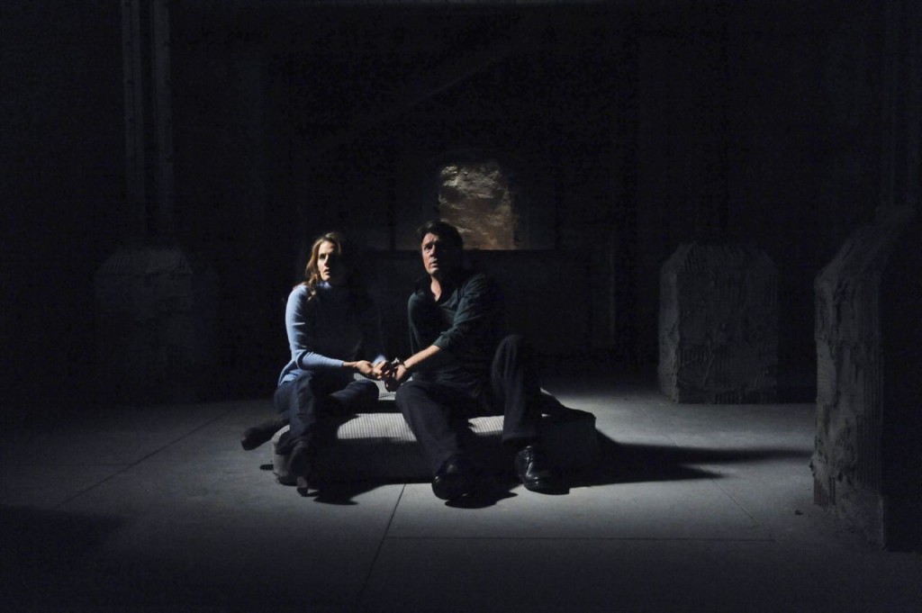 Kate (Stana Katic) et Rick (Nathan Fillion) dans une étrange situation.